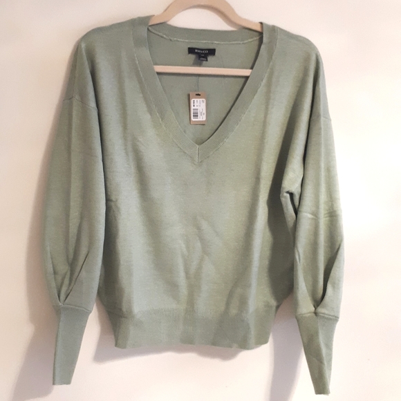 RW&CO. V-Neck sweater - Picture 1 of 6